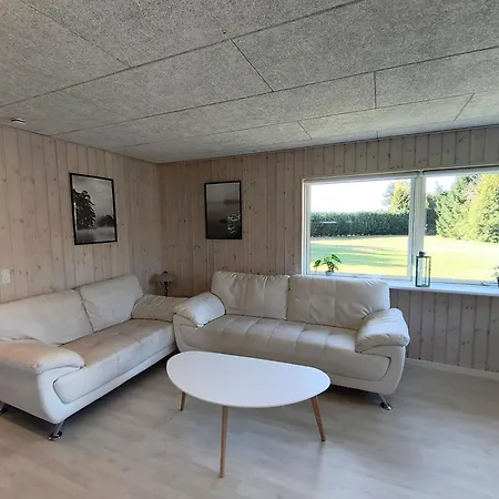 Hébergement de vacances Renovated With Hot Tub Marielyst Bøtø By