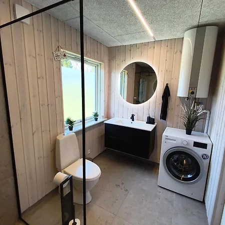 Renovated With Hot Tub Marielyst Hébergement de vacances